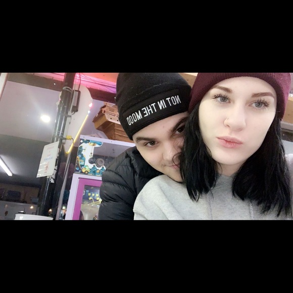 Hey! I’m Kendra 💕 - Picture 1 of 1